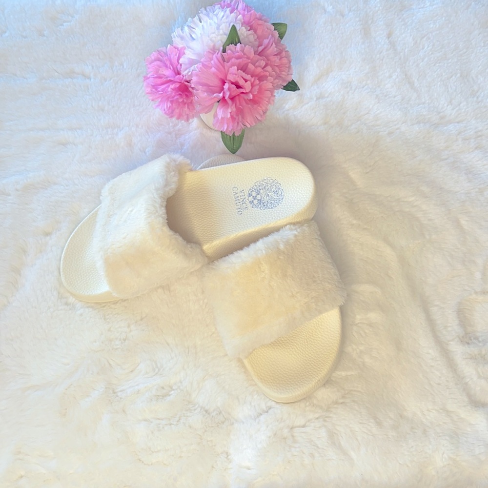 *Vince Camuto  Fluffy Fur Slippers Slip On Sandals